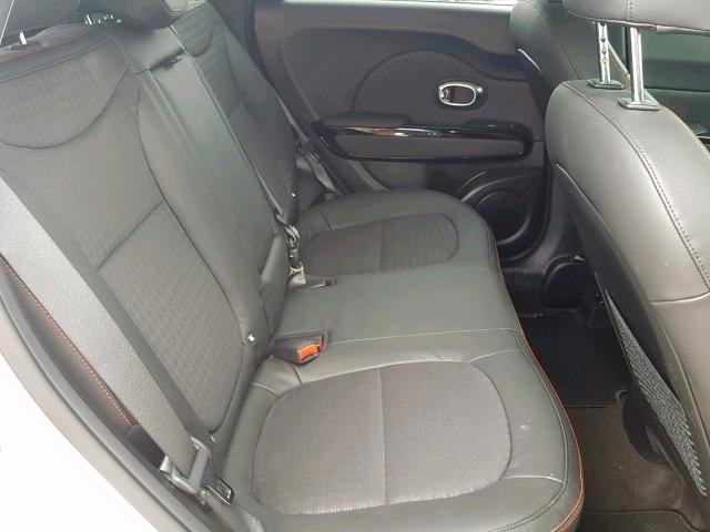 KNDJX3AA2K7647955 - 2019 KIA SOUL ! Gümüş foto 6