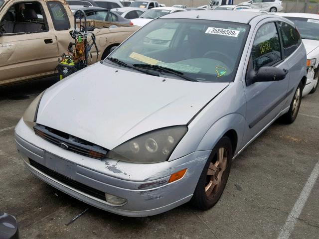 3FAFP31383R121613 - 2003 FORD FOCUS ZX3 SILVER photo 2