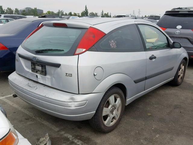 3FAFP31383R121613 - 2003 FORD FOCUS ZX3 SILVER photo 4