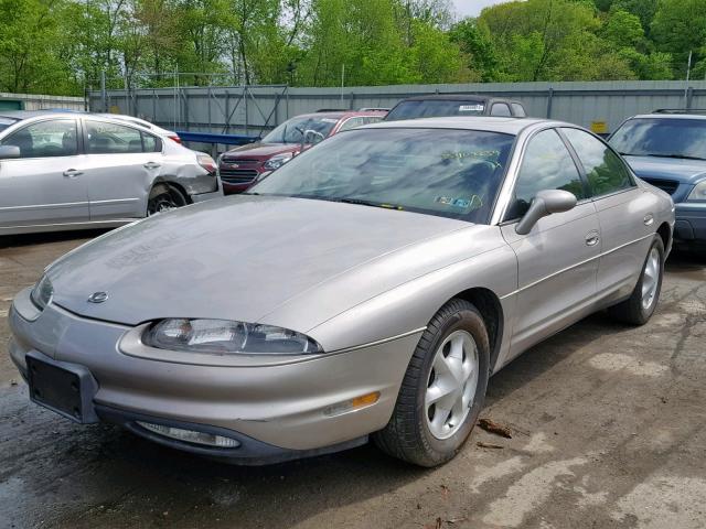 1G3GR62C9W4108598 - 1998 OLDSMOBILE AURORA SILVER photo 2