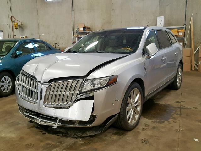 2LMHJ5AT4ABJ17005 - 2010 LINCOLN MKT SILVER photo 2