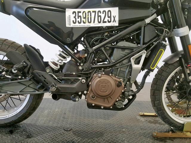 VBKUNJ404JM231897 - 2018 HUSQVARNA SVARTPILEN BLACK photo 5