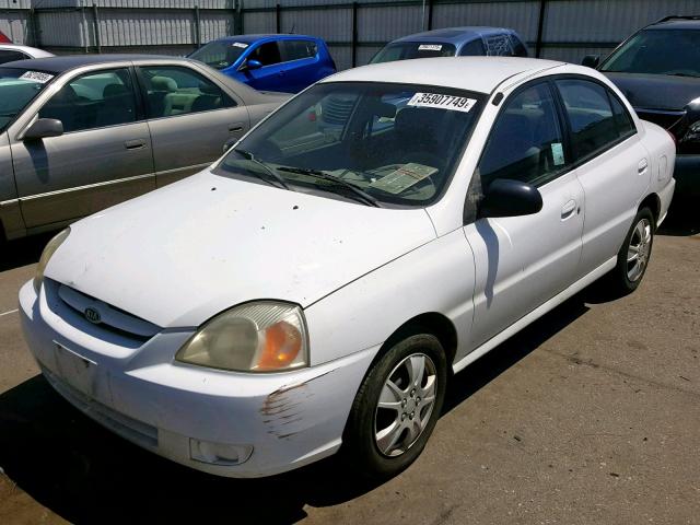 KNADC125246337003 - 2004 KIA RIO WHITE photo 2