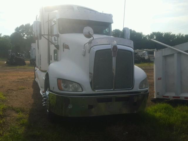 1XKAD49X6AJ268275 - 2010 KENWORTH CONSTRUCTI WHITE photo 1