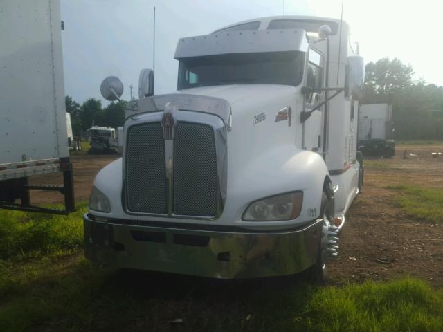 1XKAD49X6AJ268275 - 2010 KENWORTH CONSTRUCTI WHITE photo 2