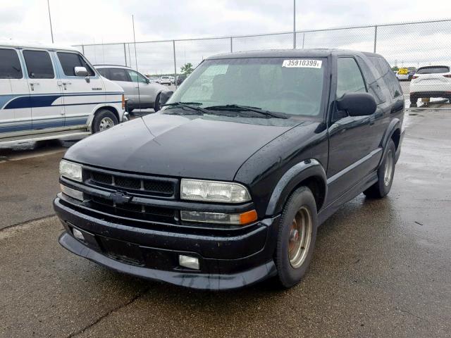 1GNCS18W22K236024 - 2002 CHEVROLET BLAZER BLACK photo 2