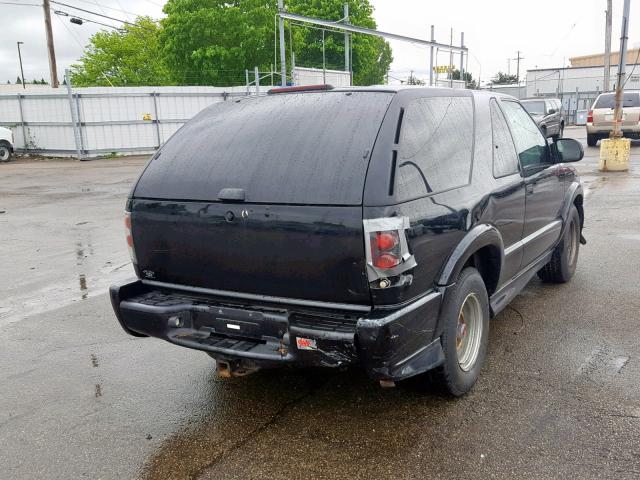 1GNCS18W22K236024 - 2002 CHEVROLET BLAZER BLACK photo 4