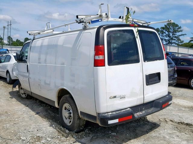 1GCWGFCF7F1188639 - 2015 CHEVROLET EXPRESS G2 WHITE photo 3