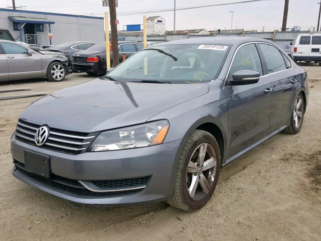 1VWBP7A31EC002008 - 2014 VOLKSWAGEN PASSAT SE GRAY photo 2