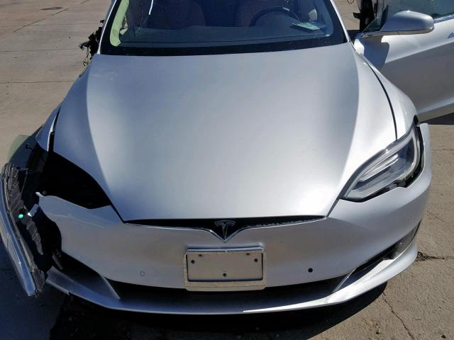 5YJSA1E2XHF209393 - 2017 TESLA MODEL S SILVER photo 7