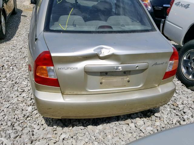 KMHCG45C22U333908 - 2002 HYUNDAI ACCENT GL GOLD photo 9