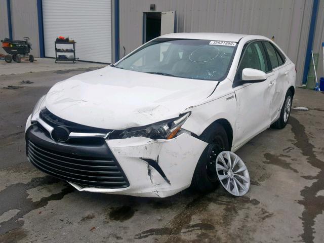 4T1BD1FK5FU172629 - 2015 TOYOTA CAMRY HYBR WHITE photo 2