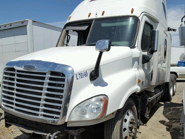 3AKJGLD51GSGR3936 - 2016 FREIGHTLINER CASCADIA 1 WHITE photo 2