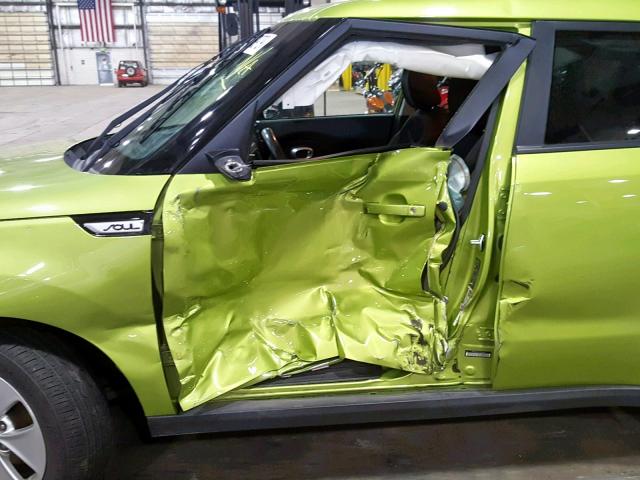 KNDJN2A20F7805952 - 2015 KIA SOUL GREEN photo 9