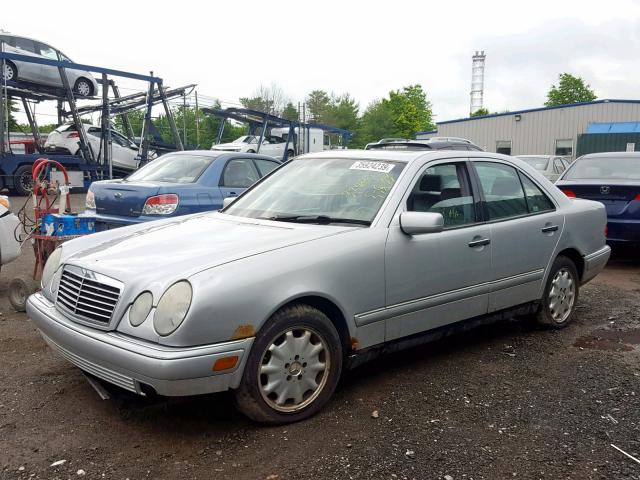 WDBJF65H5XA730817 - 1999 MERCEDES-BENZ E 320 SILVER photo 2