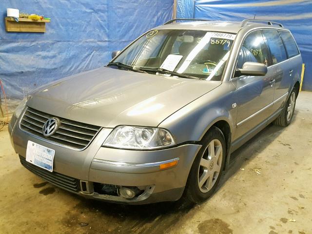 WVWYH63B72E401465 - 2002 VOLKSWAGEN PASSAT GLX SILVER photo 2