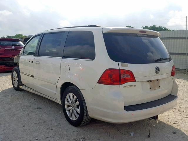 2C4RVABG7CR392185 - 2012 VOLKSWAGEN ROUTAN SE WHITE photo 3