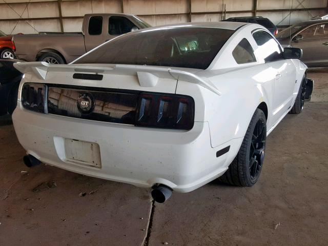 1ZVHT82H465198165 - 2006 FORD MUSTANG GT WHITE photo 4