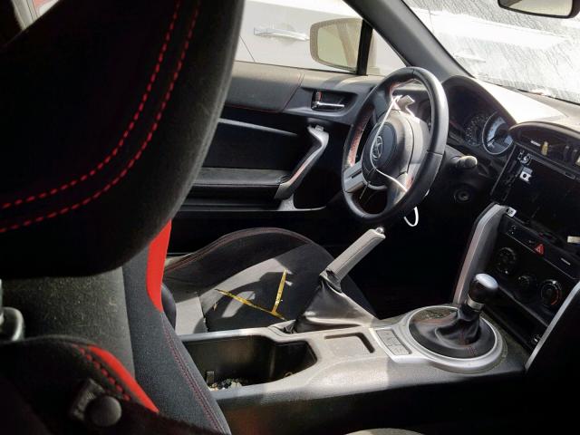 JF1ZNAA18G8709704 - 2016 TOYOTA SCION FR-S SILVER photo 5