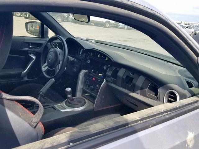 JF1ZNAA18G8709704 - 2016 TOYOTA SCION FR-S SILVER photo 9