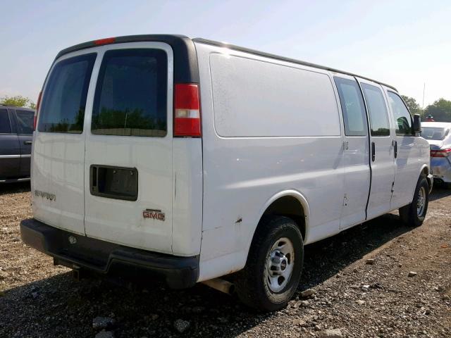 1GTHG39U771120503 - 2007 GMC SAVANA G35 WHITE photo 4