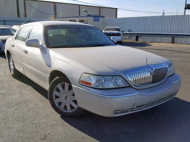 1LNHM83W03Y631340 - 2003 LINCOLN TOWN CAR C CREAM photo 1