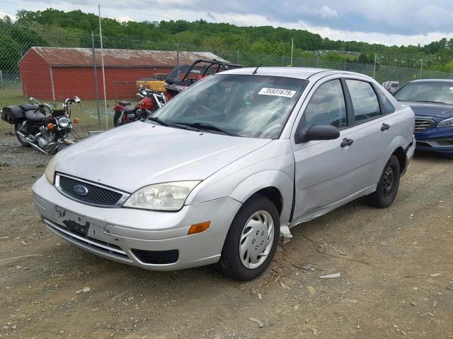 1FAFP34N96W180751 - 2006 FORD FOCUS ZX4 SILVER photo 2