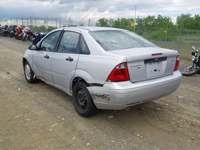 1FAFP34N96W180751 - 2006 FORD FOCUS ZX4 SILVER photo 3