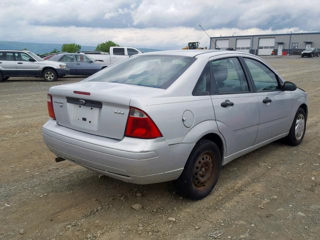 1FAFP34N96W180751 - 2006 FORD FOCUS ZX4 SILVER photo 4