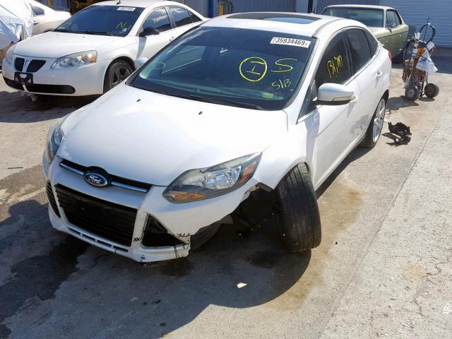 1FAHP3J21CL450667 - 2012 FORD FOCUS TITA WHITE photo 2