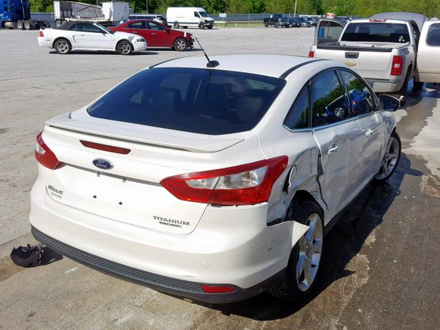 1FAHP3J21CL450667 - 2012 FORD FOCUS TITA WHITE photo 4