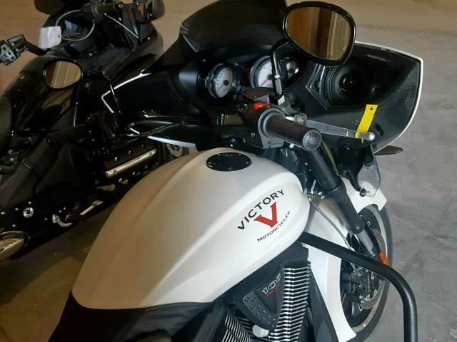 5VPDB36N2G3051283 - 2016 VICTORY MOTORCYCLES CROSS COUN WHITE photo 5