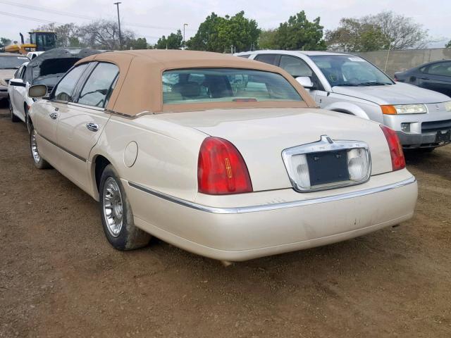 1LNHM85W32Y603804 - 2002 LINCOLN TOWN CAR C BEIGE photo 3