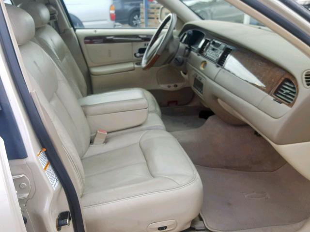 1LNHM85W32Y603804 - 2002 LINCOLN TOWN CAR C BEIGE photo 5