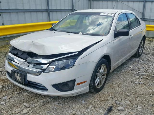 3FAHP0GA2CR312053 - 2012 FORD FUSION S WHITE photo 2