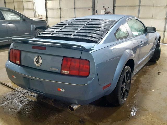 1ZVFT80N265260338 - 2006 FORD MUSTANG BLUE photo 4