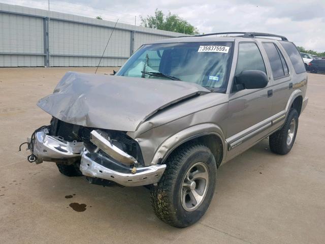 1GNCS13WXY2243402 - 2000 CHEVROLET BLAZER BROWN photo 2