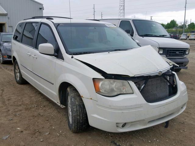 2A4RR5D13AR131938 - 2010 CHRYSLER TOWN & COU WHITE photo 1