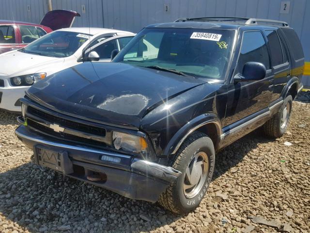 1GNDT13WXVK215774 - 1997 CHEVROLET BLAZER BLACK photo 2