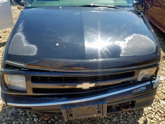 1GNDT13WXVK215774 - 1997 CHEVROLET BLAZER BLACK photo 7