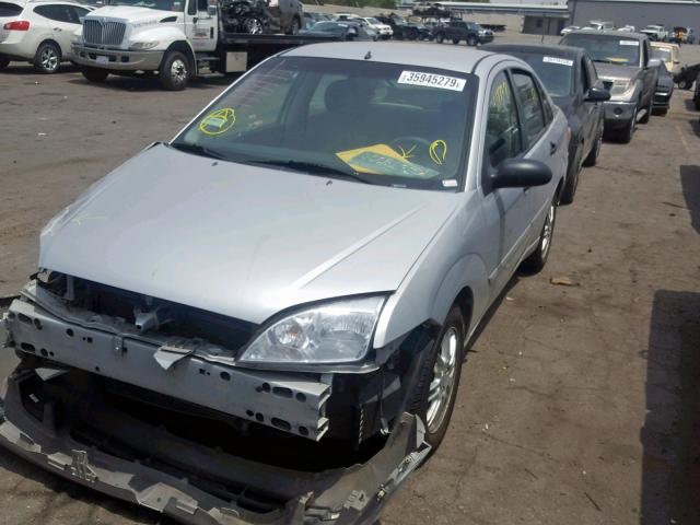 1FAFP34NX6W146768 - 2006 FORD FOCUS ZX4 SILVER photo 2