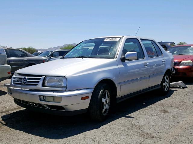 3VWPA81H7WM278377 - 1998 VOLKSWAGEN JETTA WOLF SILVER photo 2