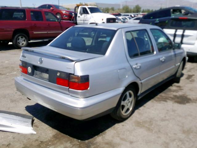 3VWPA81H7WM278377 - 1998 VOLKSWAGEN JETTA WOLF SILVER photo 4