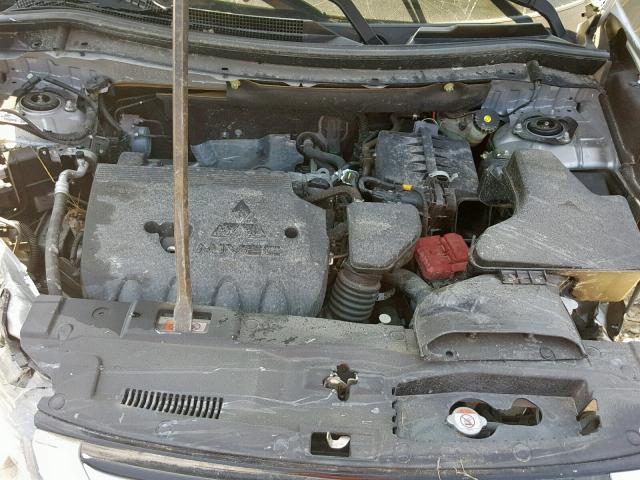 JA4AD2A34JJ001980 - 2018 MITSUBISHI OUTLANDER 银色 照片 7