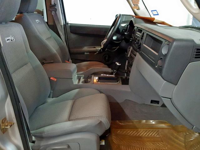 1J8HG48K46C332485 - 2006 JEEP COMMANDER SILVER photo 5