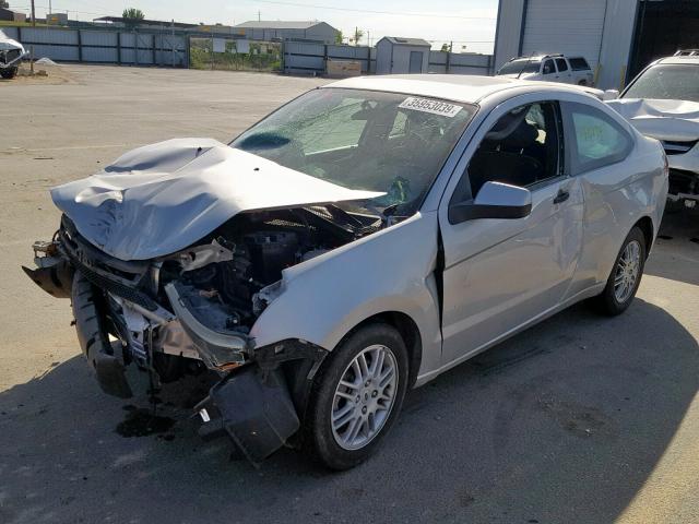 1FAHP33N19W149752 - 2009 FORD FOCUS SES SILVER photo 2