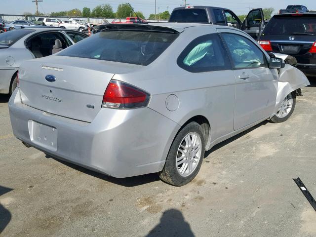 1FAHP33N19W149752 - 2009 FORD FOCUS SES SILVER photo 4