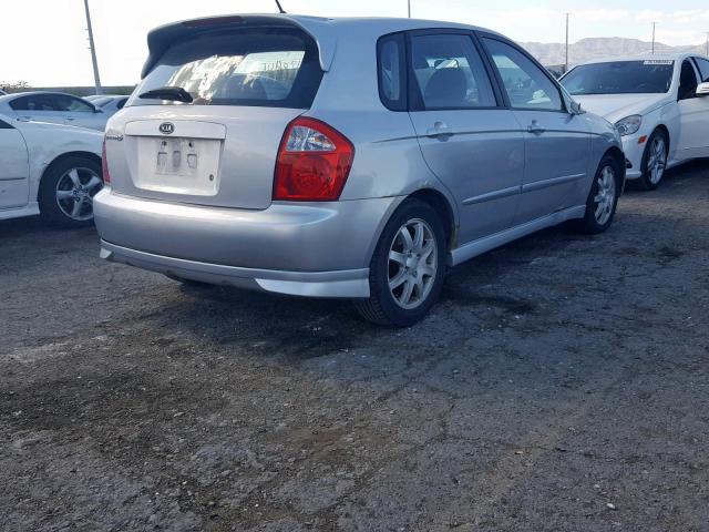 KNAFE161065274843 - 2006 KIA SPECTRA5 SILVER photo 4