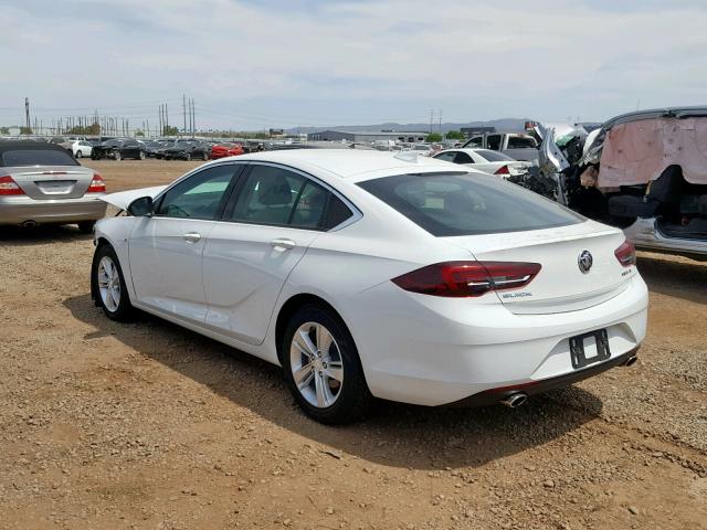 W04GL6SX9J1088992 - 2018 BUICK REGAL PREF WHITE photo 3