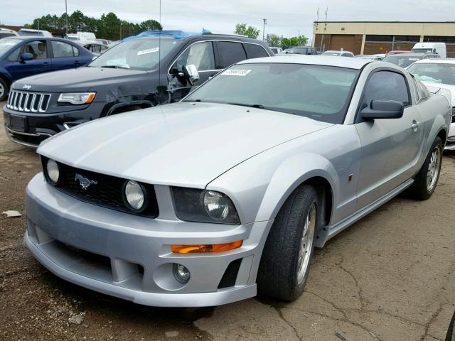 1ZVFT82H465159339 - 2006 FORD MUSTANG GT SILVER photo 2